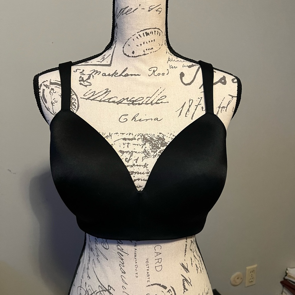 Lane Bryant Black Lightly lined t-shirt no wire bra